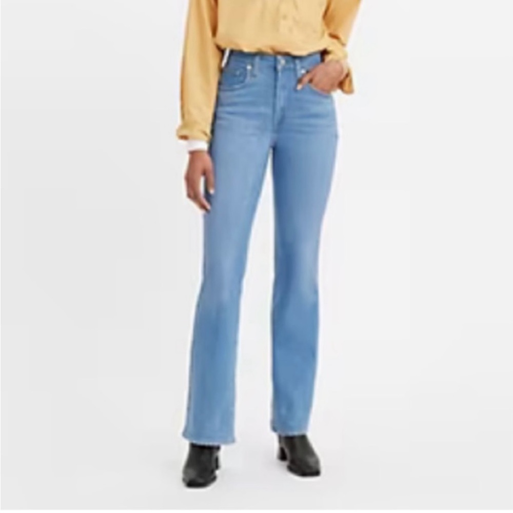 Levi’s 725 light blue wash sz 27